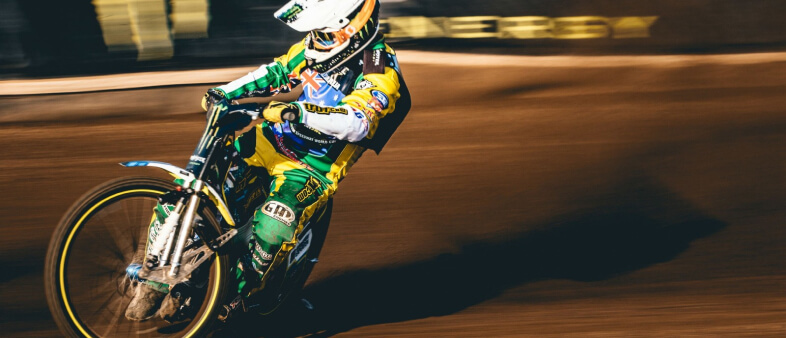 Speedway 2026 - speedway rider leaning into a bend